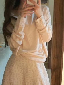 Loose Womens Knitted One-Shoulder Top in Milk Tea Pink Casual French Style Long Sleeve Pure Color Inner Wear for Autumn