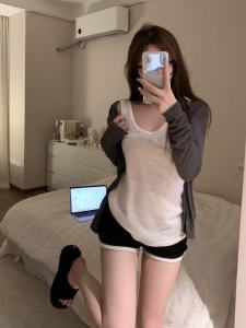 ชุดนอนสตรีผ้าฝ้ายแท้ชุดลําลองสไตล์ขี้เกียจหลวมพอดีพร้อมแผ่นรองหน้าอกเหมาะสําหรับใช้ในบ้านน้ําหนักเบาสําหรับฤดูใบไม้ผลิและฤดูร้อน