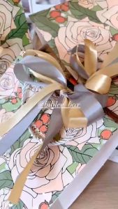 ::แพ็ค10ใบ:: ถุงกระดาษลายดอกกุหลาบ ริบบิ้นทูโทน 2 สีทอง-เงิน พร้อมส่ง