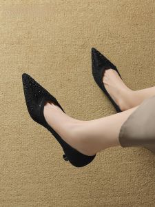 รองเท้าส้นสูงผ้าตาข่ายสีดำ Daphne สำหรับผู้หญิง ทรงหัวแหลม ระบายอากาศได้ดี ดีไซน์หรูหรา ดีเทลคริสตัล รองเท้าส้นเดี่ยว