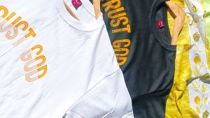 TRUST GOD TEE GOLD PRINT SHIRT NEW TREND RUBBERIZED PRINT SILKSCREEN COTTON 200G