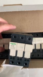 Vỏ cầu chì DF103 Schneider 3P 10x38mm
