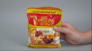 [THÙNG 30 GÓI] - MÌ WAI WAI chay - Mì WaiWai chay vị nấm (không chua) - 60g/gói - Mì ăn liền Thái Lan - Mì chay Wai Wai nấm (Thailand)