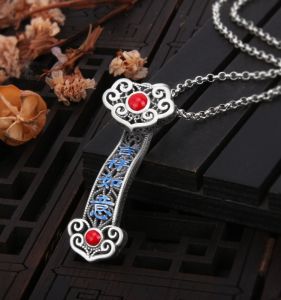 New Chinese Style Enamel Color Imitation Pure Silver South Red Good Luck Pendant Necklace Womens Fashion Sweater Chain Pendant