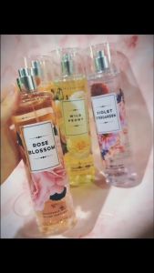 3 เครื่องสำอางที่มีรสชาติ ส่งไว น้ำหอม Victorias Fragrance Mist กลิ่นดอกไม้หอมสดชื่น กลิ่น Rose หอมมาก 236 ml