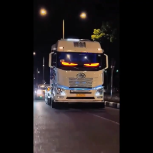 จอแสดงผลกระจกหน้ารถ LED แบบยืดหยุ่นสําหรับรถยนต์ที่มีดวงตาปีศาจกระพริบเคลื่อนไหว มอเตอร์ทั่วไป กระจกหน้ารถด้านหน้าและด้านหลังแบบไดนามิก RGB