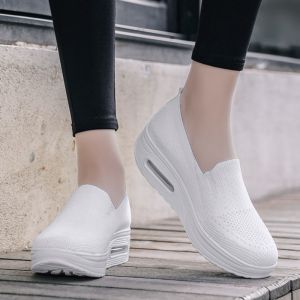 New Fashion Breathable Casual Slip On White Rubber Shoes For Women Korean Comfortable Casual Walking Shoes For Women