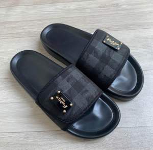 GIÁ XƯỞNG- Dép BB R năm nữ phối hoạ tiết ca rô thời thượng sang trọng đế cao xu cao 3 cm tôn dáng siêu êm chân chống trơn. Slipped poy phố .
