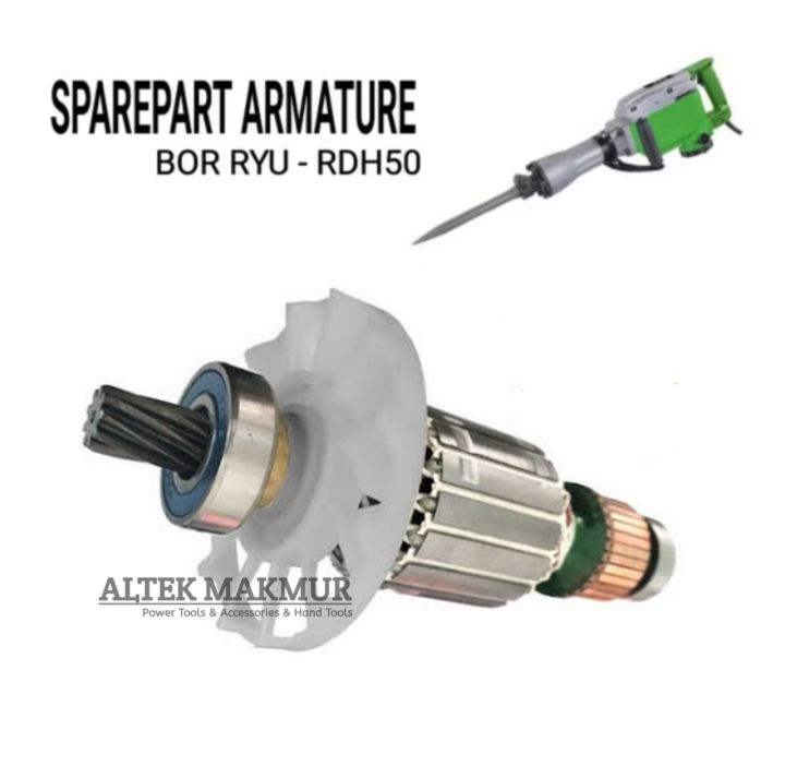 Qiz it bilan porno tomosha qilmoqda