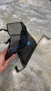 Rổ treo bên hông xe Exciter 135 có 2 mẫu tròn hoặc vuông và giá không ốc gắn