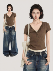 BAIDAIFEI | V-Neck Illusion Layered Short Sleeve T-Shirt Slim Fit Short Design Summer Wear
