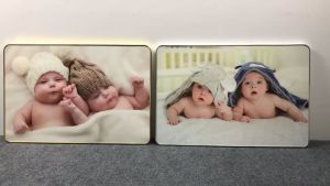 Tranh treo tường em bé song sinh đôi đáng yêu dễ thương cho mẹ bầu ngắm chất liệu bóng kiếng mica nhiều mẫu và kích thước