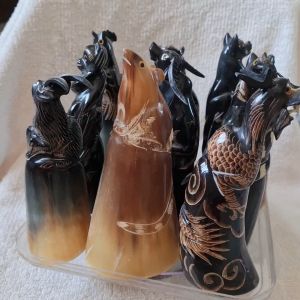 Big-sized Handmade Natural Cow Horns Artwork Zodiac 手工制作大的天然牛角工艺品十二生肖