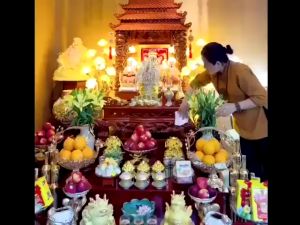 Nước Xịt Lau Bàn Thờ 500ml – Tẩy Uế Diệt Khuẩn Xua Tà Khí Mang Tài Lộc