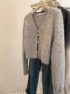 Áo Len Cardigan Cổ Chữ V Ngắn Bằng Vải Nỉ Gấu Màu Xám Cổ Điển Cho Nữ Áo Khoác Dệt Kim Áo Khoác Ngoài Rộng Rãi Mùa Đông 2023