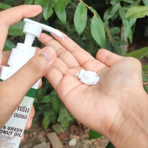 ลดผิว คล้ำ โลชั่น บำรุงผิว มะพร้าว ครีมทาผิว ครีมมะพร้าว โลชั่นบำรุงผิวกาย 100 มกลัว ธรรมชาติ