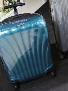 กระเป๋าเดินทางทรงหอยลิงนิรภัยใส CS2 สำหรับกระเป๋าเดินทางแบบมีซิป 28 นิ้ว ทนทานต่อการสึกหรอ ป้องกันรอยยับ ป้องกันฝุ่น