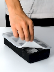 [SG SELLER] 8 Grid Ice Mold with Lid Food Grade Silicone Ice Cube Square Ice Tray Mold Kitchen DIY Ice Maker Ice Cube Tray