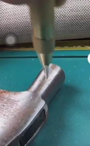 Đục sắt dẹp nhọn dùng đục Bê tông đá tường gạch...đục lấy dấu định tâm để khoan lổ