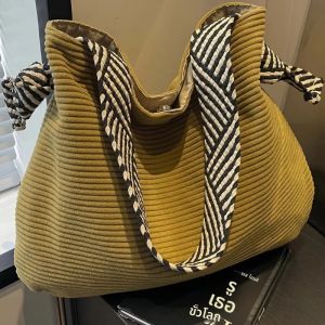 ใหม่นุ่มสายคล้องไหล่กว้างกระเป๋าถือผ้ากํามะหยี่แฟชั่นลําลองกระเป๋าสะพายไหล่เดี่ยว Preferred กระเป๋าสไตล์ Corduroy กระเป๋าสตรี