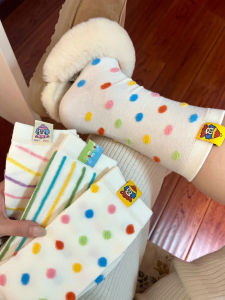 ถุงเท้าสูงเข่าลายจุดสีสันสดใสสําหรับผู้หญิงตลกป้าย Jester ฤดูใบไม้ผลิ ฤดูใบไม้ร่วง ลาย สีขาว ใหม่ 2024 อินเทรนด์ ผ้าฝ้าย Moisture Wicking