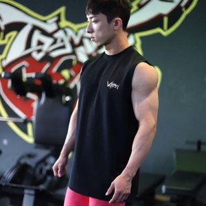 ฤดูร้อนเสื้อยืดแขนกุดผู้ชายคอกลมเสื้อกีฬาหลวมระบายอากาศและยืดหยุ่นยกน้ําหนักชุดฝึกกายภาพ