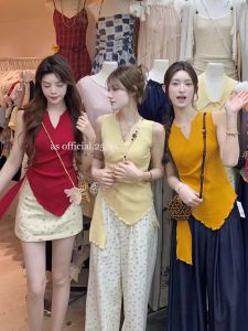 เสื้อยืดคอกว้างแขนกุดถักไม่สมมาตรสำหรับผู้หญิงในช่วงฤดูร้อนปี 2025 เสื้อกั๊กผ้าถักคอวีไม่มีแขนทรงเข้ารูปสำหรับเด็กผู้หญิง