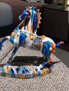 Patung Kuda Gaya Nordic Premium Lukisan Grafiti Modern Elegan Estetik