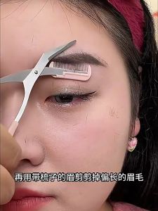 Eyebrow Scissors With Comb Stainless Steel Eyebrow Trimmer Blade Razor Beauty Make-Up Tools Eyebrow Scissors
