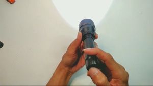 PENGIRIMAN CEPAT TaffLED Senter LED Flashlight Waterproof Cree Q5 3800 Lumens C8 / senter terang jarak jauh led zoom 3800 lumens tahan lama 24 jam buat berburu malam camping jombo cas anti air super besar baterai