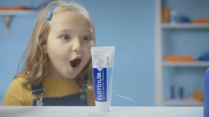 ELGYDIUM KIDS/JUNIOR TIMER Toothpaste (From 3 Years Old) 50ml 1000ppmF- (Buy 2 Tubes FREE Mini Toy) Brush & The Foam Turns Blue in Color and Its time to Rinse