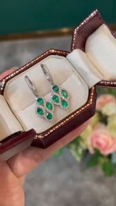 Montagne Jewelry 18k Pure Gold earring for women Diamond Inset Design Fine Jewellery Natural 1.35Carat Emerald Earring Clip Earrings