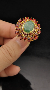 แหวนพลอยมรกตโคลัมเบีย(Emerald) ล้อมโกเมน ตัวเรือนเงินแท้92.5%ชุบทองคำ ไซด์นิ้ว 58 หรือเบอร์ 8.5 US