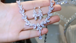 Ekopdee Set Perhiasan Daun Brilian Mewah Untuk Wanita Zirkon Warna Perak Anting-anting Kalung Pengantin Pernikahan