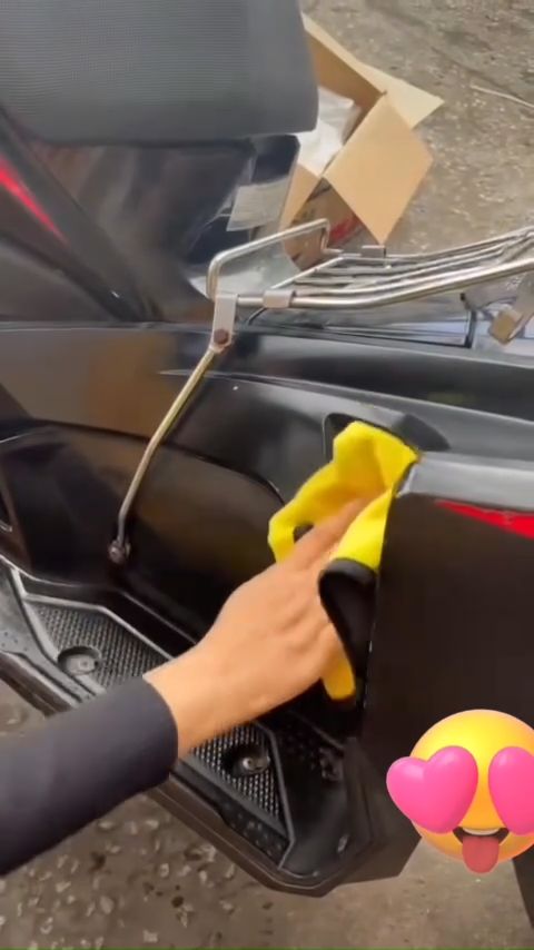 Chai Xịt Phục Hồi Nhựa Nhám Nhựa Đen Dưỡng Đen Làm Mới Nhựa Nhám Sprayking Plastic Shine 400ml