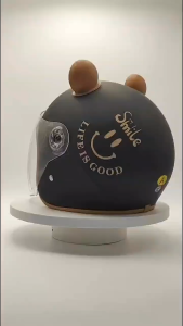 หมวกกันน็อค คุณผู้หญิง หมวกกันน๊อก ชัดเจน แข็งแรงทนทาน ระบายอากาศได้ดี คุณภาพดี ราคาถูก พร้อมของ