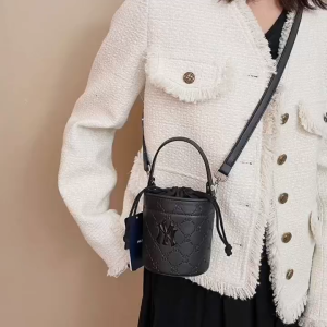 【Mga mainit na item sa stock】South Korea MLB Perfume Bag Bucket Bag NY EmbossedFresh Sweet Pink Genuine Leather Texture Single Shoulder Crossbody Bag