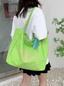 Large Capacity Canvas Tote Bag: A Stylish & Functional Choice