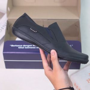 Sepatu Pria Casual Slip On Formal Hitam Kulit  Handmade MCR106