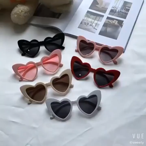 Retro Love Heart glasses Women Girl Fashion Sunglasses Pose Fashion Summer Sunshade Party Sunglasses
