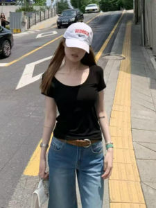 YUEZHONGWEI | เสื้อยืดคอกลมแขนสั้นทรงสลิมฟิตสำหรับผู้หญิง สีดำ ดีไซน์ฤดูร้อน เสื้อผ้าทำงานสไตล์เกาหลี ทรงเข้ารูป แขนสั้น สีพื้น