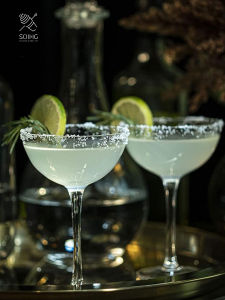 Wide-Mouth High-Stem Bar Champagne Glasses SOING Cocktail Cups for Juice Drinks Nordic Style Handmade Ordinary Glass G9068