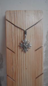 Pewterland Pendant 3D Fleurdelise  Chopper Bones Kalung Tengkorak Bahan Logam Timah Pria dan Wanita