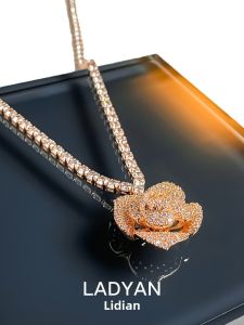 Lidiyan Rose Necklace Womens New Style French Vintage Atmosphere Light Luxury Camellia Full Diamond Elegant Trendy Jewelry