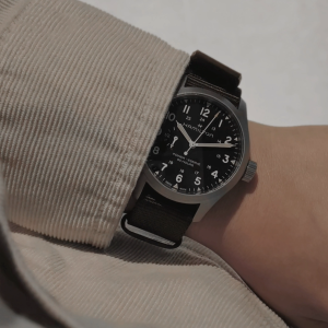 [Gnomon Watches] Hamilton Khaki Field Power Reserve 40mm Black - Nylon H69509930