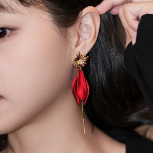 Original Design Heavy Metal Red Spring Earrings Womens Fashion Tassel Ear Jewelry Handmade Alloy Gold Plated Ear Hooks