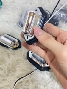 đèn led soi biển số xe tải mạ Crom chống nước cực tốt. Điện 12v và 24v dùng chung (giá 1 chiếc)