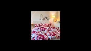 Bộ ga và 2 vỏ gối cotton poly nhập khẩu đủ size mẫu Gấu dâu xịn sò họa tiết cực đẹp bộ drap giường gấu dâu