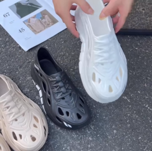 รองเท้าผู้ชายแฟชั่นฤดูร้อน พื้นหนา กันลื่น ใส่ออกนอกบ้าน แบบสปอร์ต รองเท้าแตะคู่รักชายหาด วัสดุ EVA นุ่มสบาย