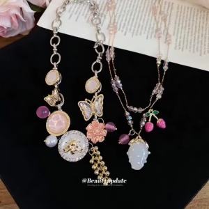 UOSU | Crystal Bead Dripping Oil Flower Strawberry Sweet Cool Style Unique Niche Collarbone Chain Light Luxury High-End Accessories
